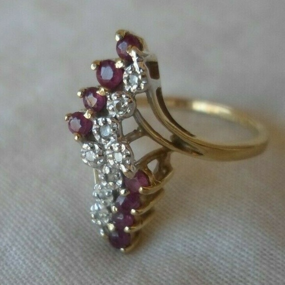 14K Yellow Gold Ruby Diamond Cluster Ring -size 7